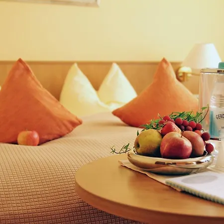 May-hof Hotel