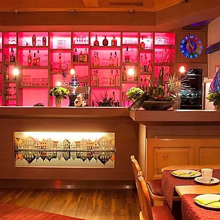 May-hof Hotel 3*